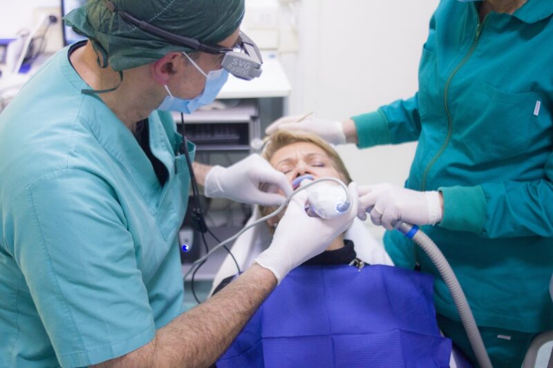 What is The Difference Between a Dental Technician & Dental Assistant?