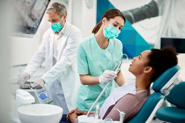 Dental Assistant vs Orthodontist Assistant: What’s The Difference?