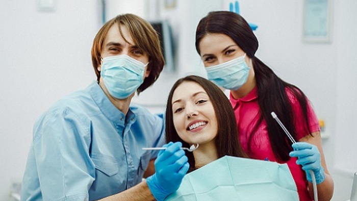 Benefits of Getting Dental Assistant Training in Chicago