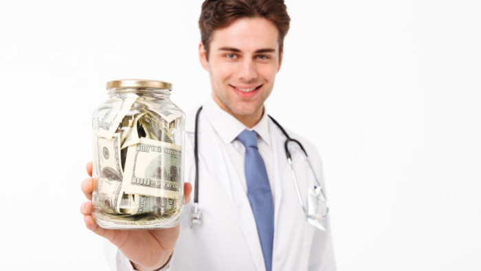 How Much Money Does a Dental Assistant Make?